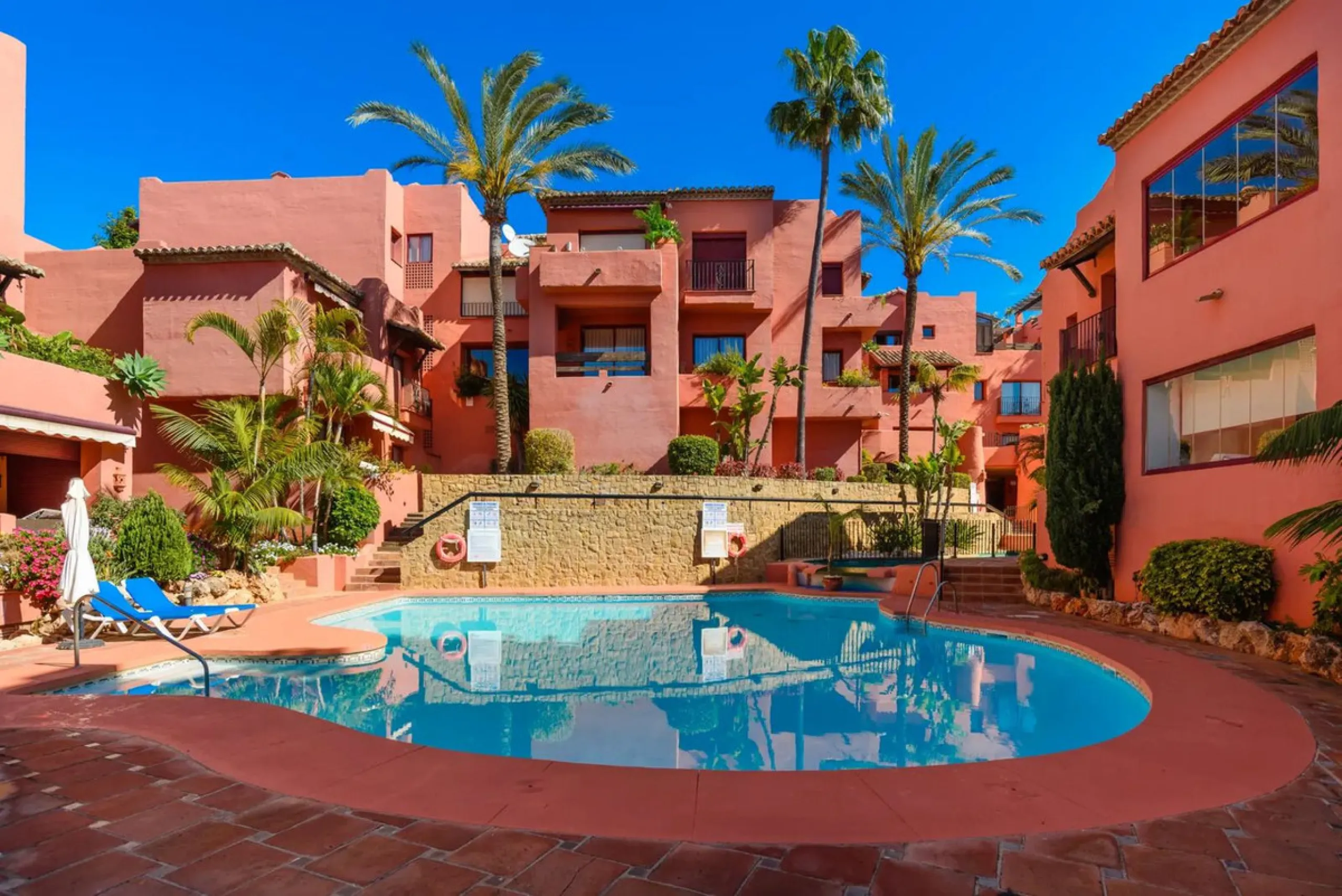 **This property has a tourist license and can be transfered to a new owner, if required.**