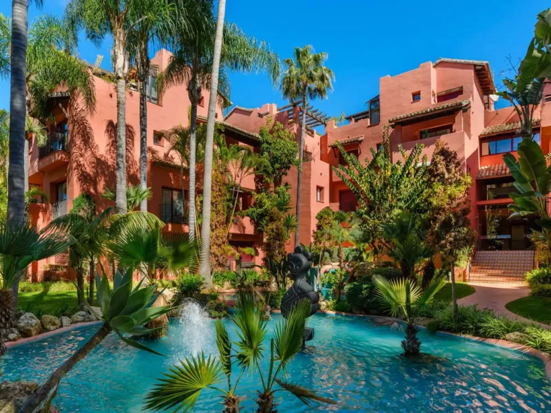 **This property has a tourist license and can be transfered to a new owner, if required.**