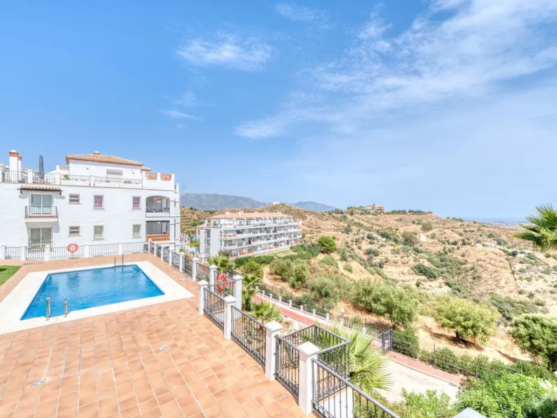 Two Bedroom Apartment with Panoramic Views | Calahonda, Mijas Costa