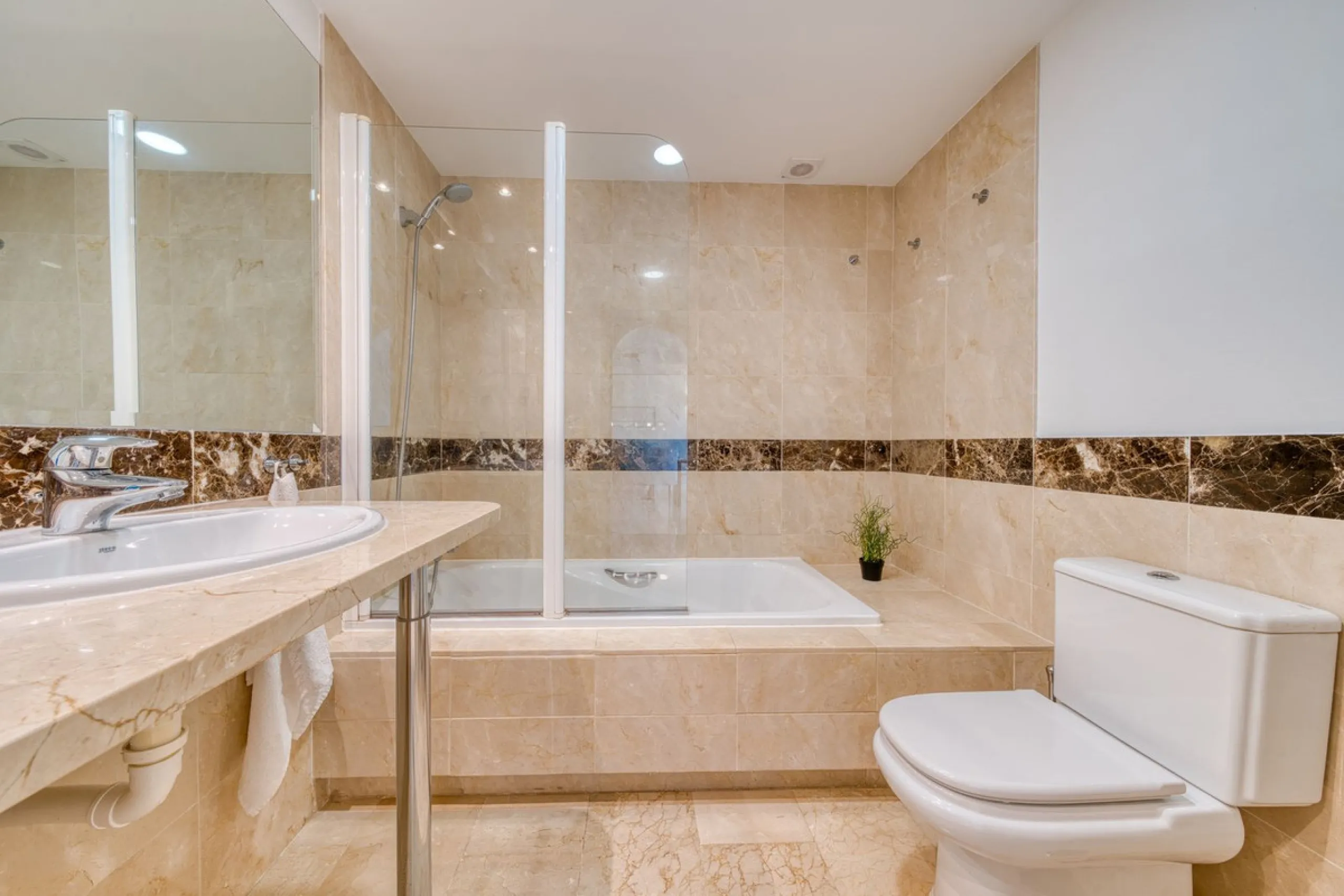 Two Bedroom Apartment with Panoramic Views | Calahonda, Mijas Costa