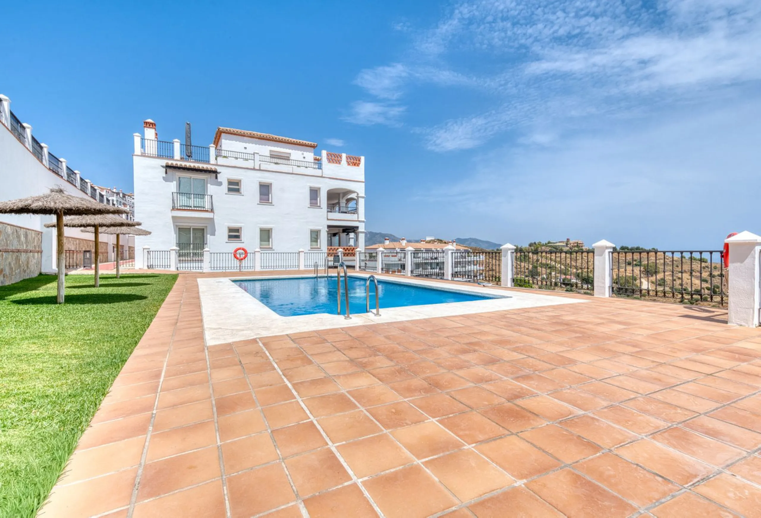 Two Bedroom Apartment with Panoramic Views | Calahonda, Mijas Costa