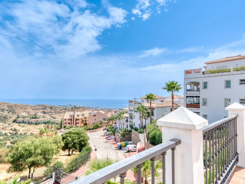 Two Bedroom Apartment with Panoramic Views | Calahonda, Mijas Costa