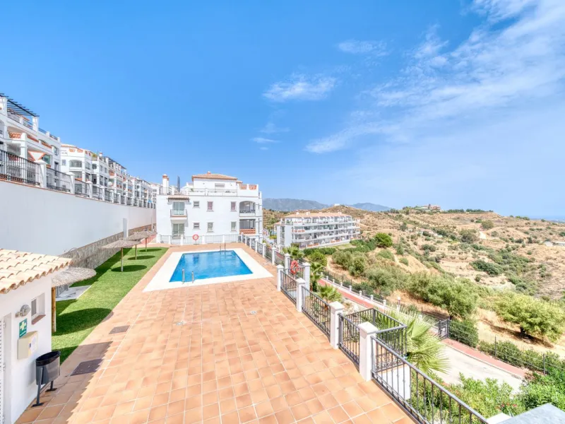 Two Bedroom Apartment with Panoramic Views | Calahonda, Mijas Costa