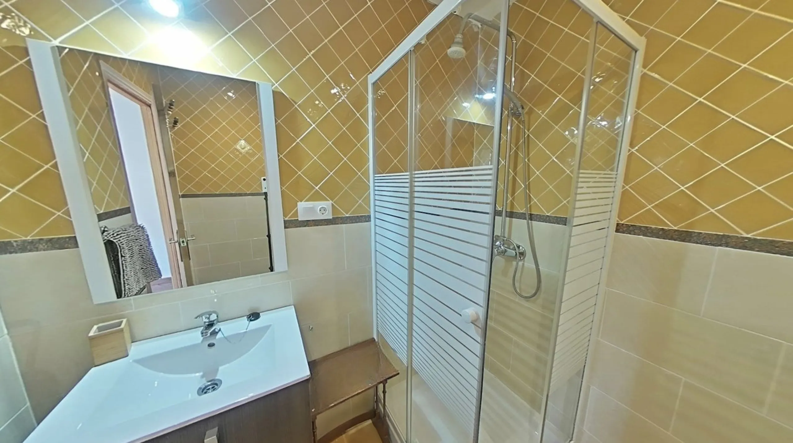 This historic property is a large renovated old Mill, previously a working flour mill for the Larios family until approximately 60 years ago named Molino San Jose. The villa has three bedrooms, three bathrooms, two lounges and two car parking spaces. Ther