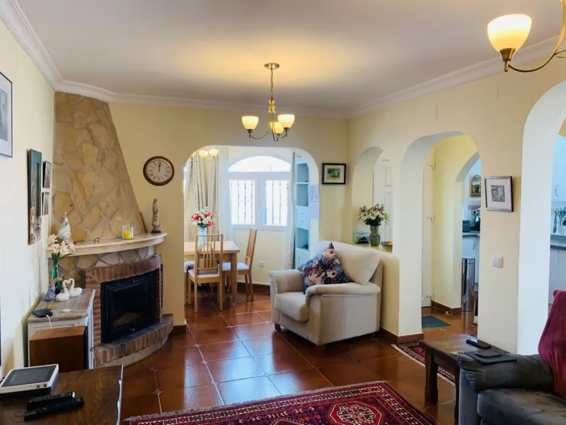 Beautiful Townhouse for Sale in Nerja with Stunning Panoramic Views over town. Located in a popular and peaceful urbanisation, this beautifully presented townhouse offers the perfect combination of privacy, comfort, and convenience. Spread across three le