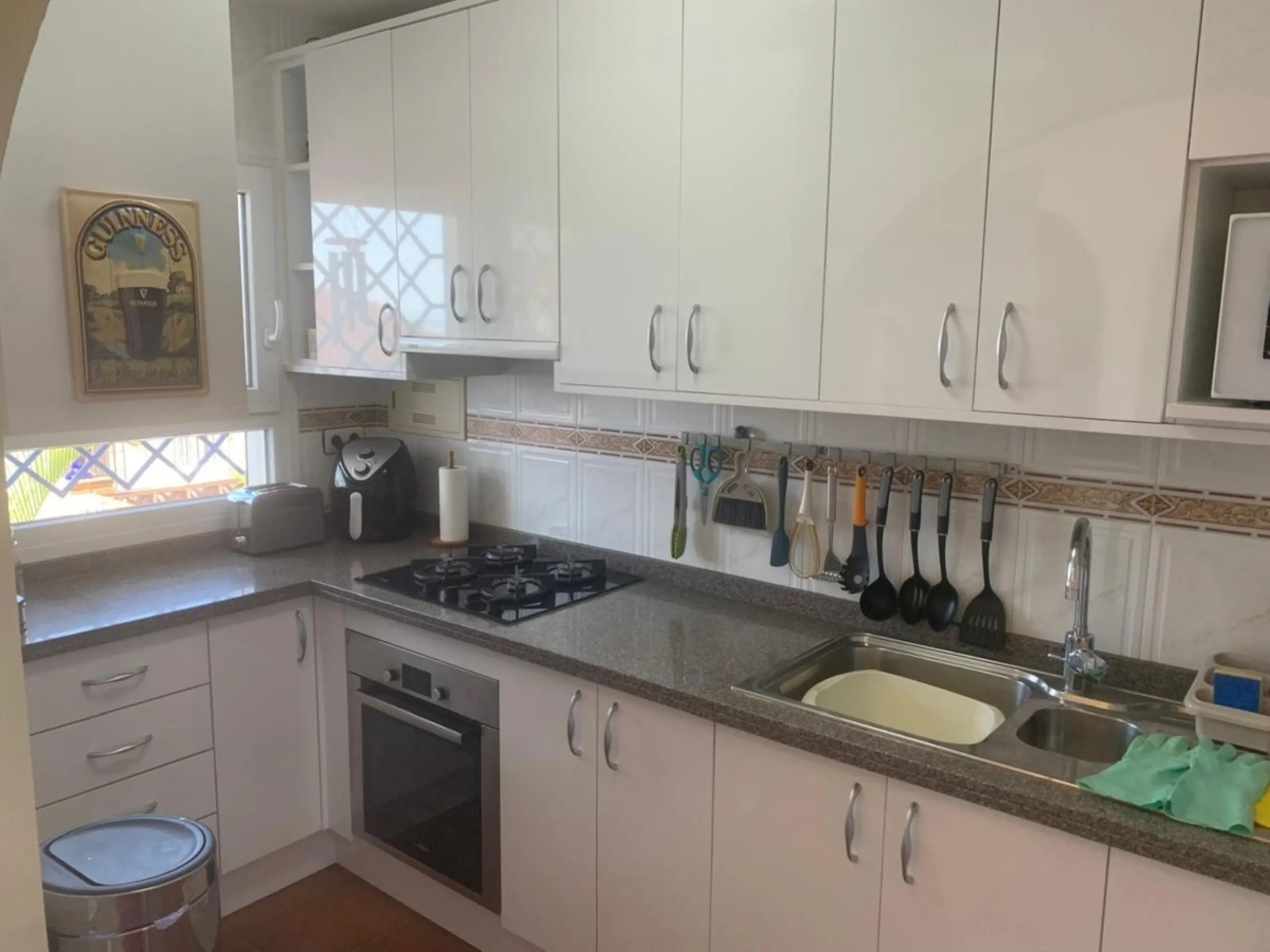 Beautiful Townhouse for Sale in Nerja with Stunning Panoramic Views over town. Located in a popular and peaceful urbanisation, this beautifully presented townhouse offers the perfect combination of privacy, comfort, and convenience. Spread across three le