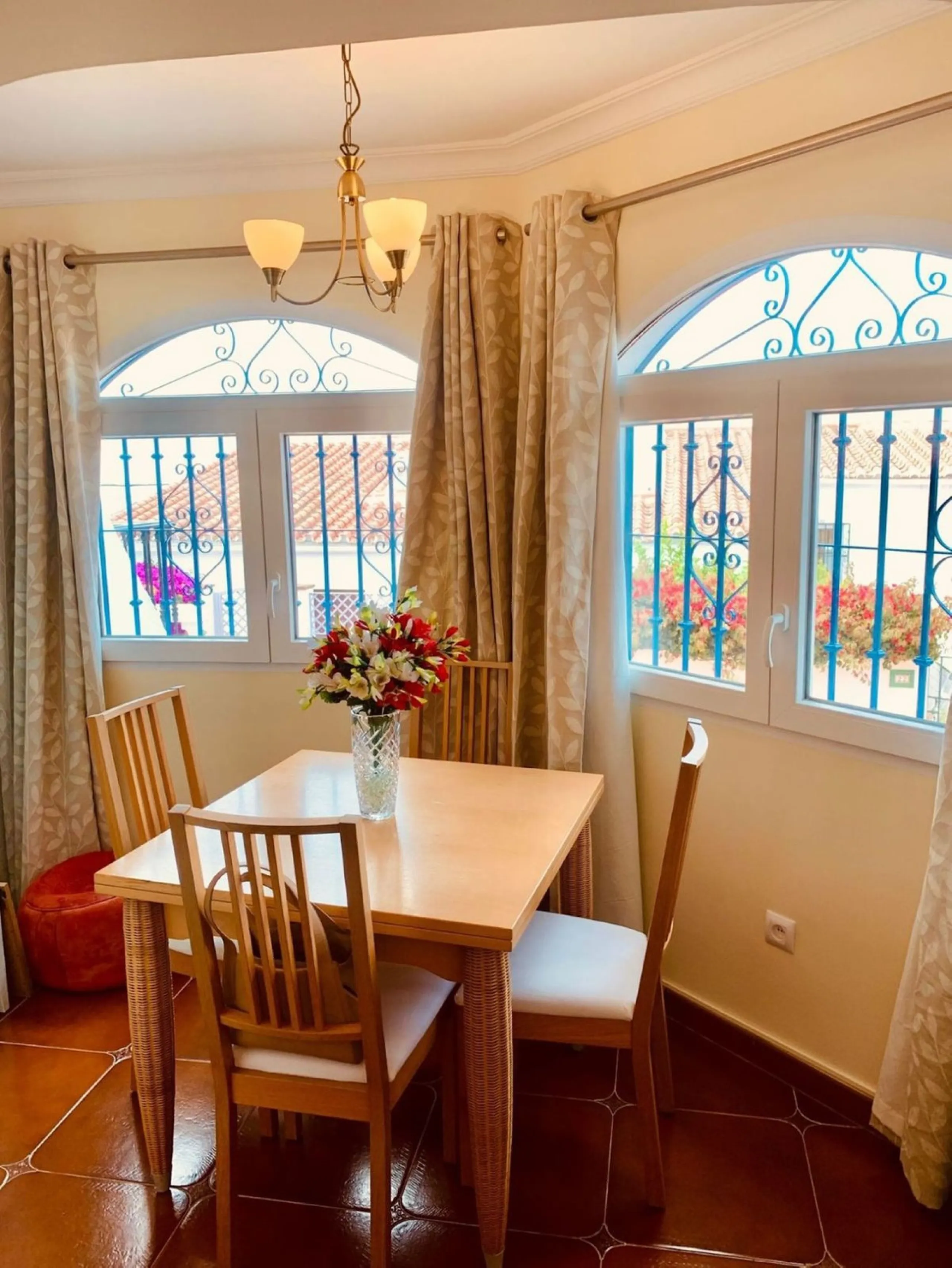 Beautiful Townhouse for Sale in Nerja with Stunning Panoramic Views over town. Located in a popular and peaceful urbanisation, this beautifully presented townhouse offers the perfect combination of privacy, comfort, and convenience. Spread across three le