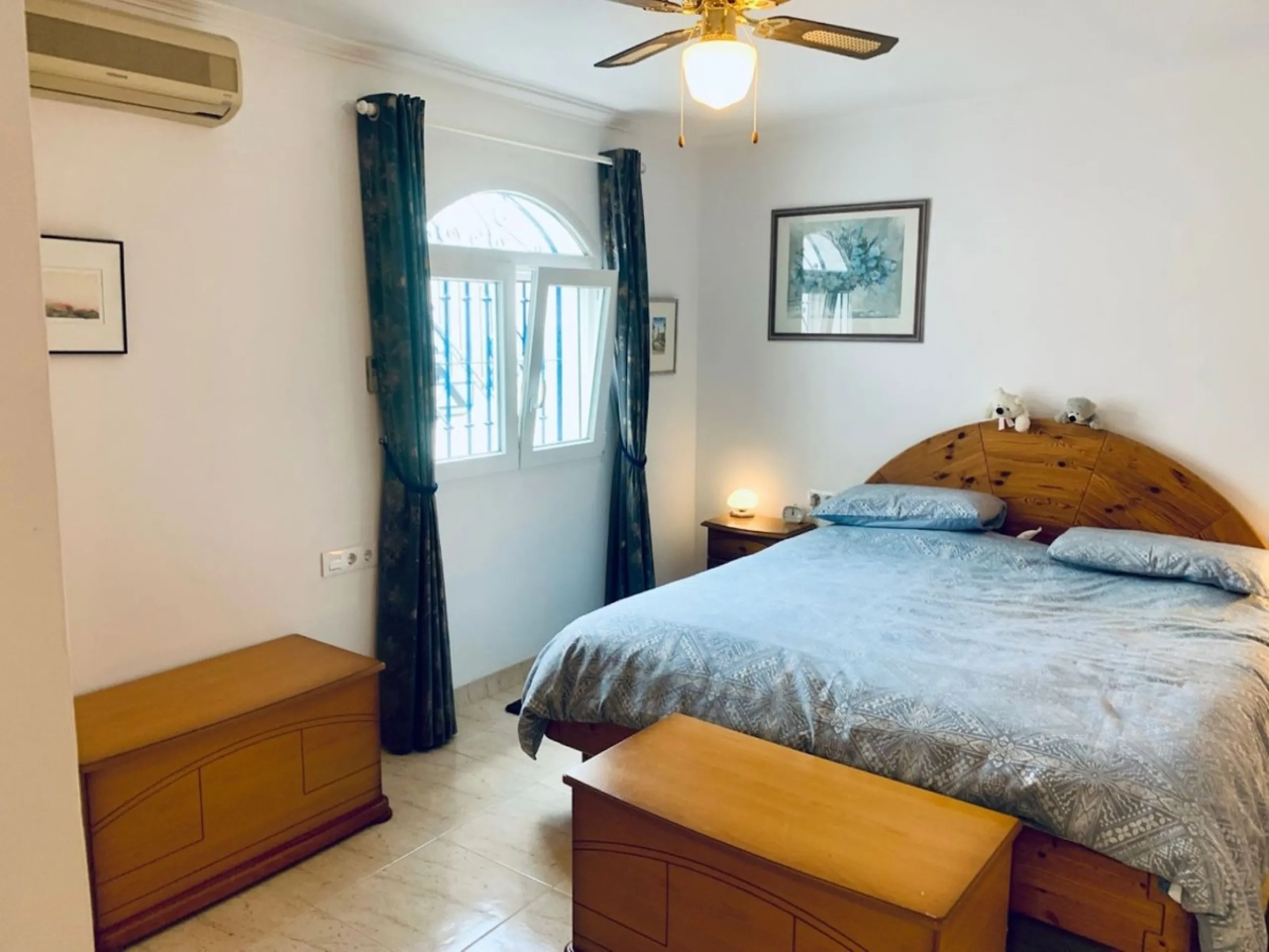 Beautiful Townhouse for Sale in Nerja with Stunning Panoramic Views over town. Located in a popular and peaceful urbanisation, this beautifully presented townhouse offers the perfect combination of privacy, comfort, and convenience. Spread across three le