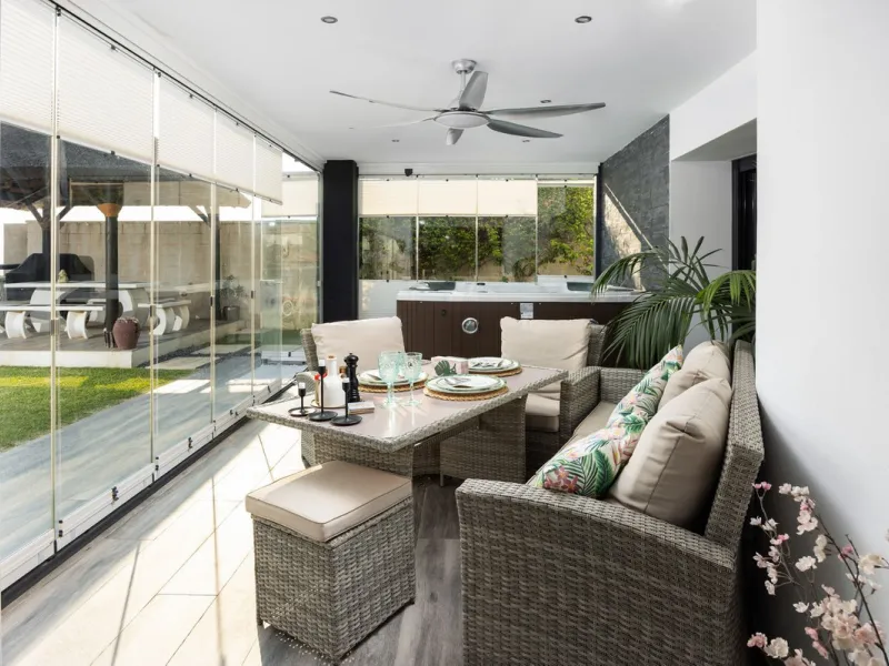 Spectacular villa that perfectly blends Mediterranean style with contemporary design, combining traditional charm with modern comfort and top-quality finishes. Located in the prestigious Buena Vista area of Mijas, it offers a unique lifestyle in a peacefu