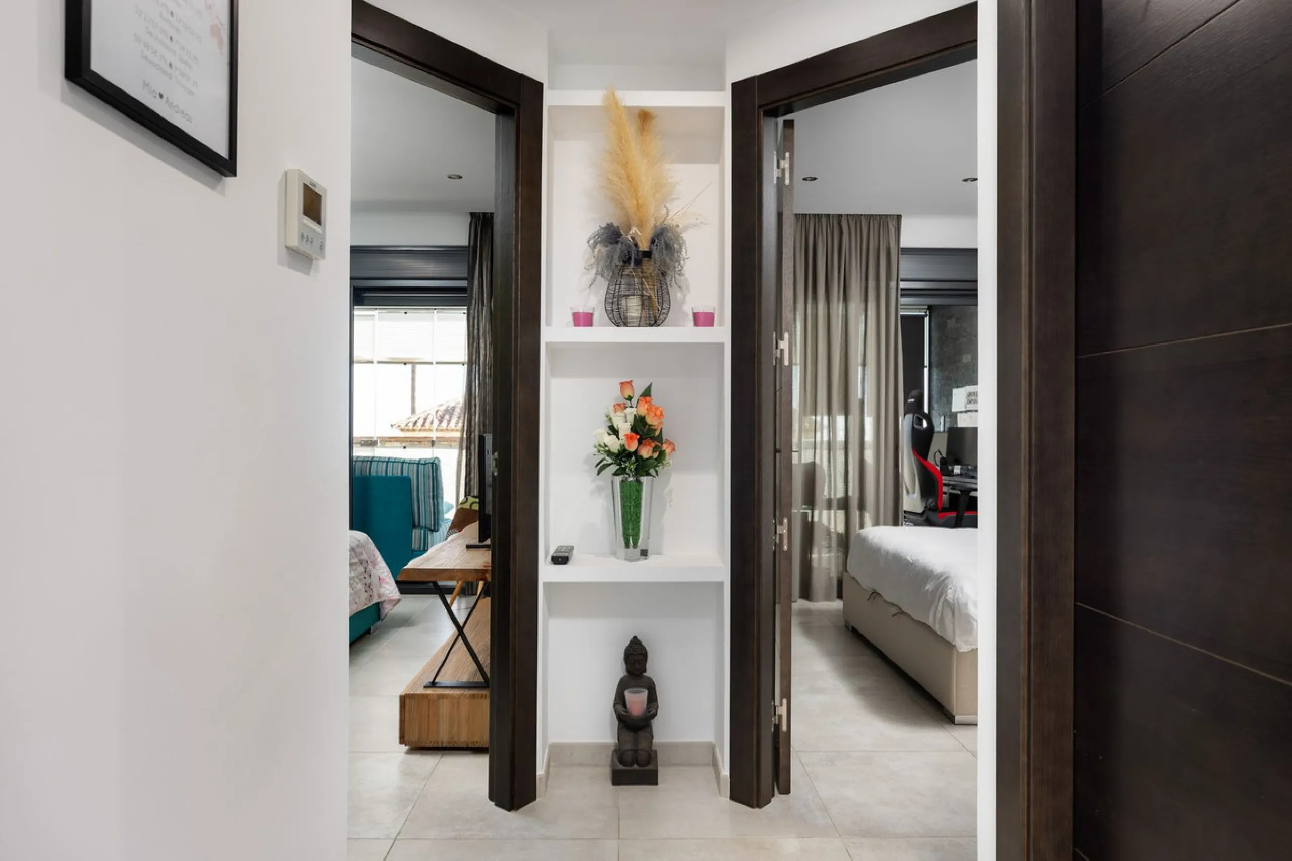 Spectacular villa that perfectly blends Mediterranean style with contemporary design, combining traditional charm with modern comfort and top-quality finishes. Located in the prestigious Buena Vista area of Mijas, it offers a unique lifestyle in a peacefu