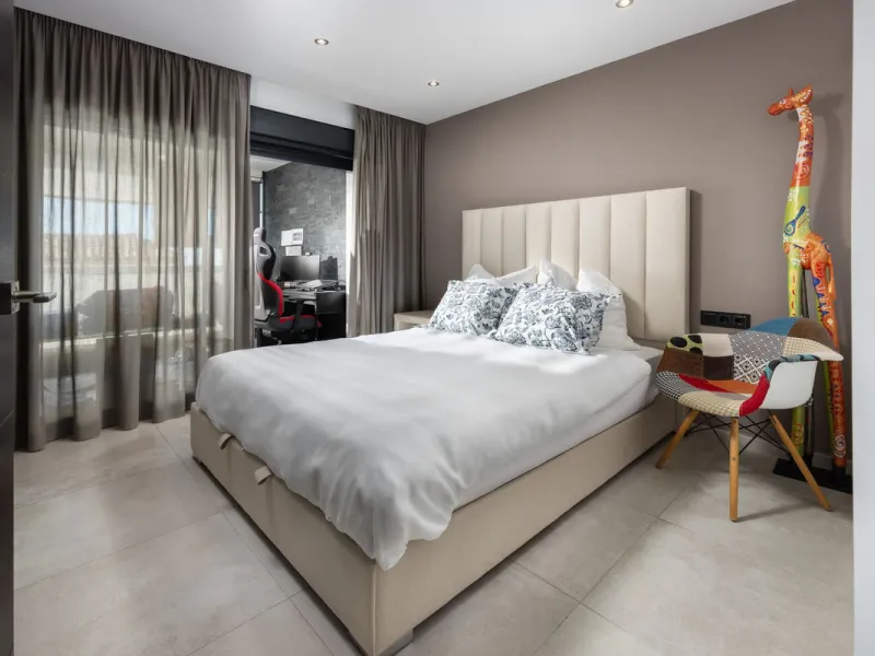 Spectacular villa that perfectly blends Mediterranean style with contemporary design, combining traditional charm with modern comfort and top-quality finishes. Located in the prestigious Buena Vista area of Mijas, it offers a unique lifestyle in a peacefu