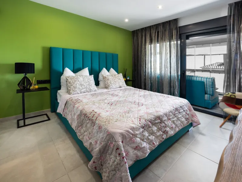 Spectacular villa that perfectly blends Mediterranean style with contemporary design, combining traditional charm with modern comfort and top-quality finishes. Located in the prestigious Buena Vista area of Mijas, it offers a unique lifestyle in a peacefu