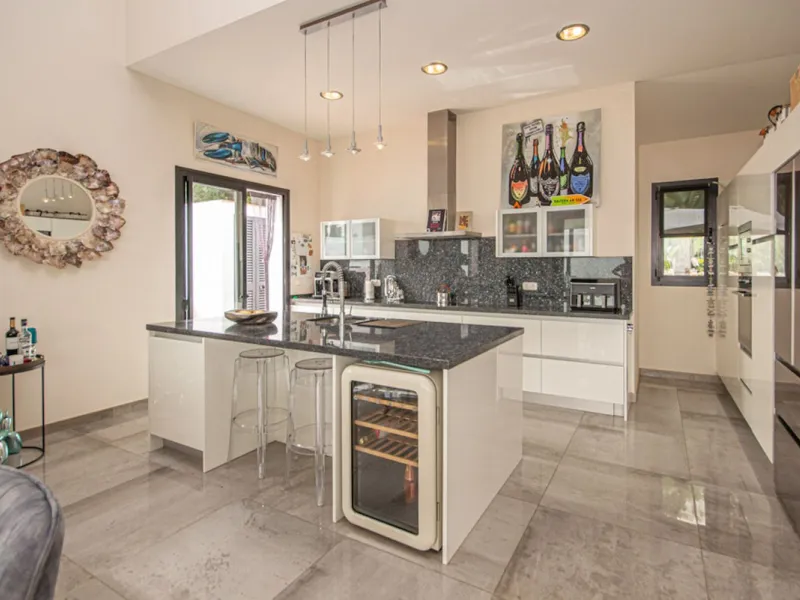 Spacious Family Villa with Panoramic Views in La Mairena