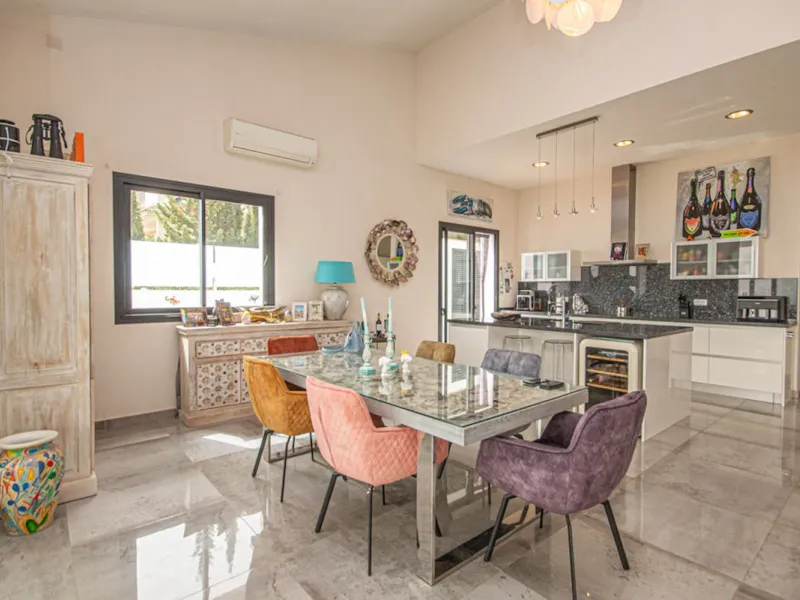 Spacious Family Villa with Panoramic Views in La Mairena