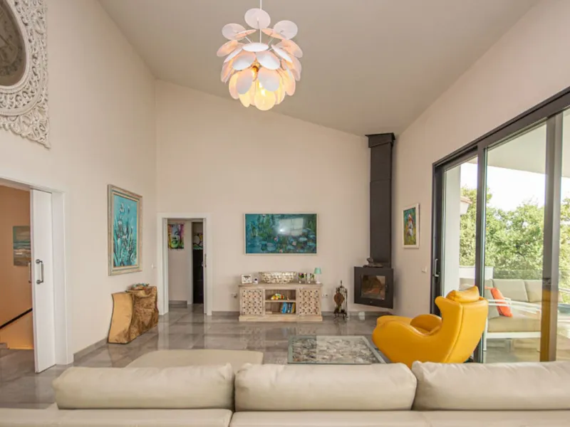 Spacious Family Villa with Panoramic Views in La Mairena