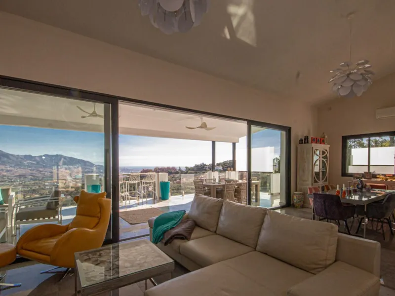Spacious Family Villa with Panoramic Views in La Mairena