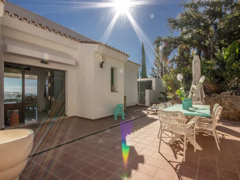 Spacious Family Villa with Panoramic Views in La Mairena