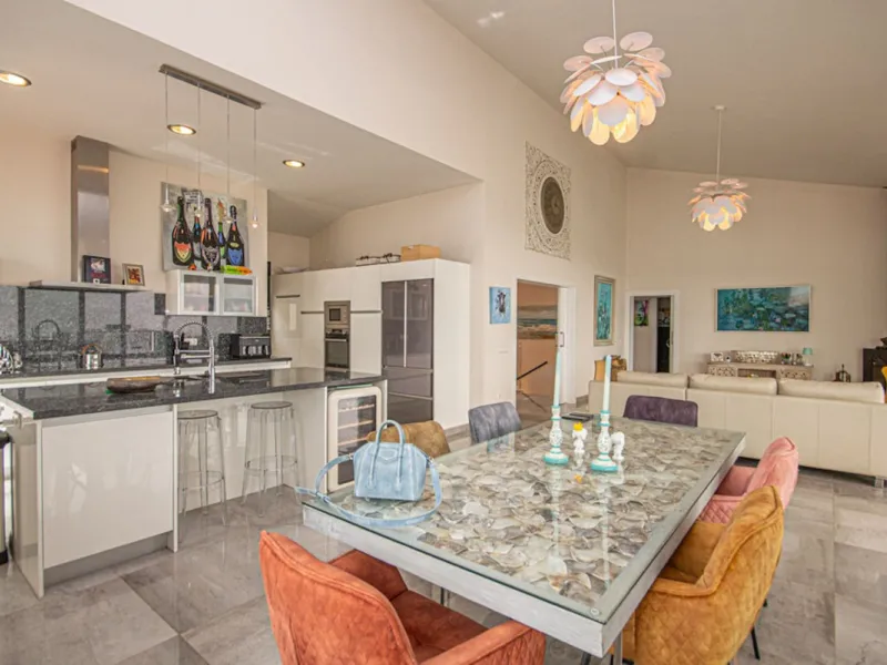 Spacious Family Villa with Panoramic Views in La Mairena