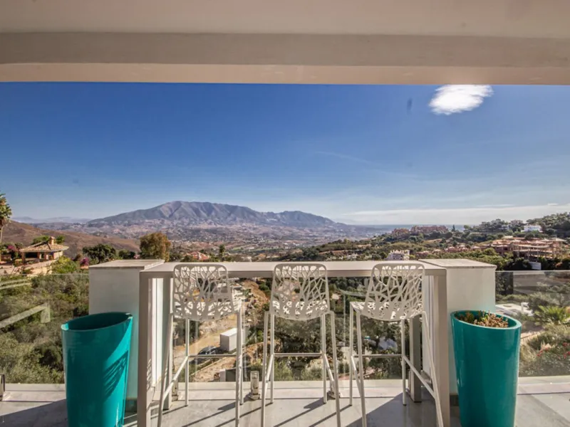 Spacious Family Villa with Panoramic Views in La Mairena