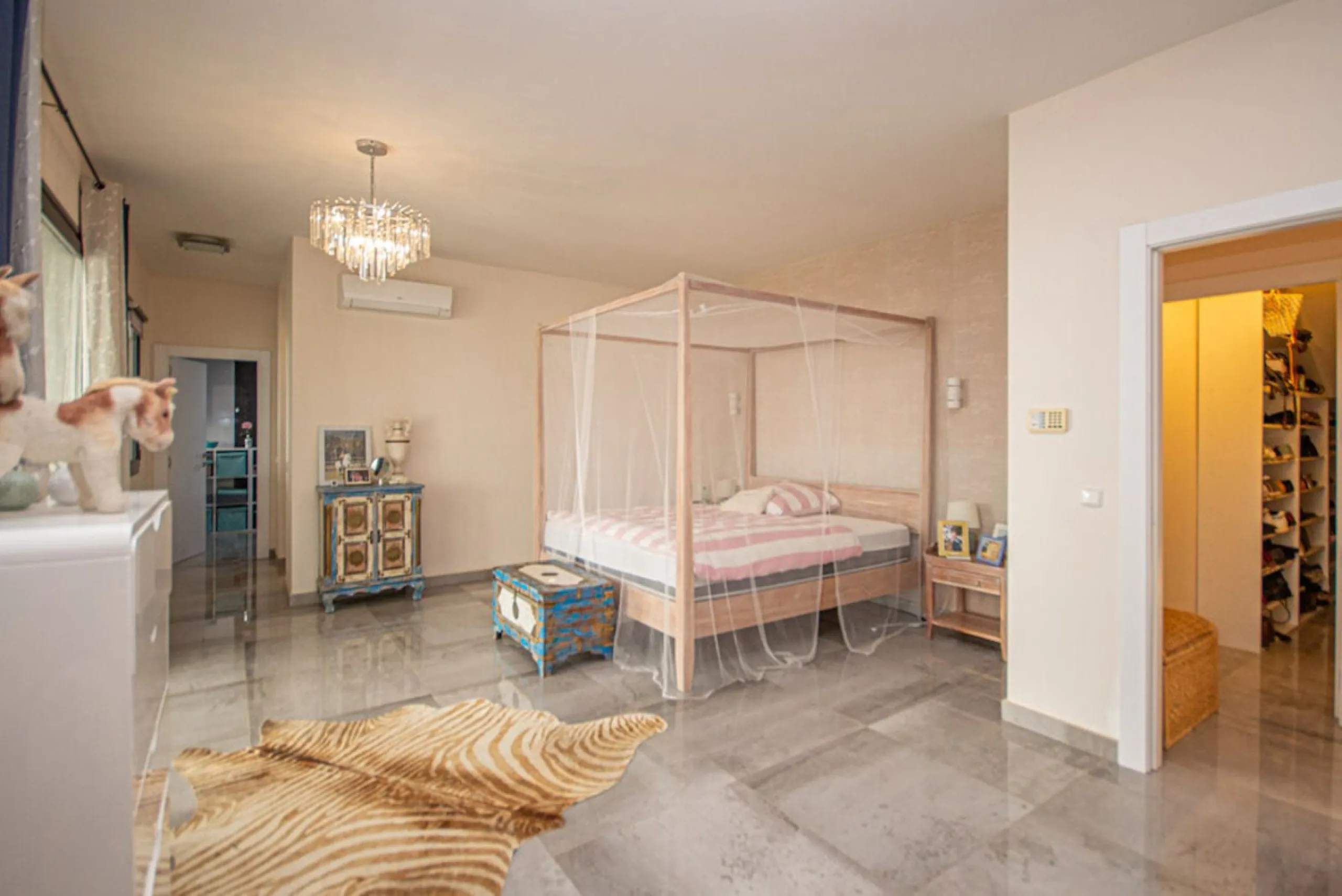 Spacious Family Villa with Panoramic Views in La Mairena