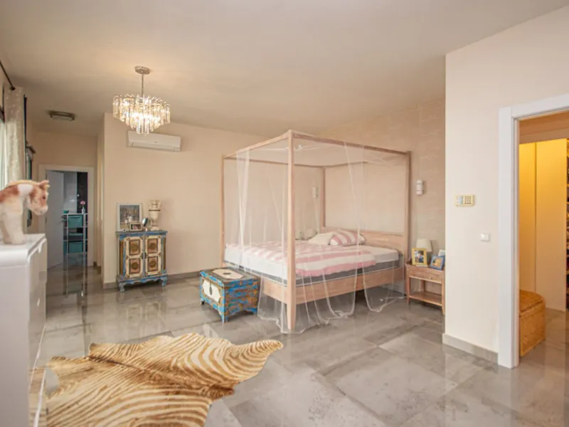 Spacious Family Villa with Panoramic Views in La Mairena