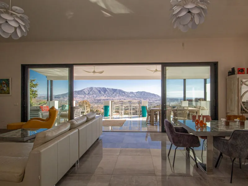 Spacious Family Villa with Panoramic Views in La Mairena