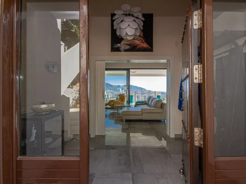 Spacious Family Villa with Panoramic Views in La Mairena
