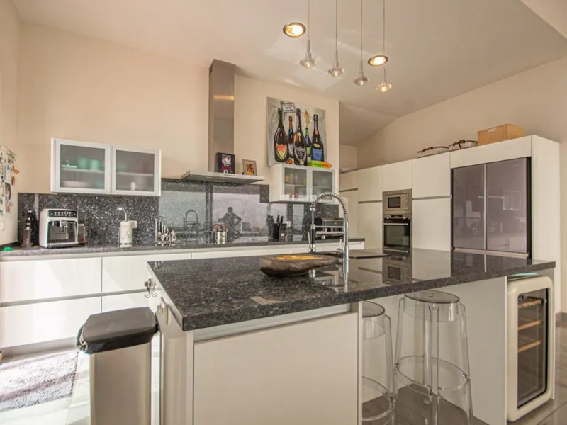 Spacious Family Villa with Panoramic Views in La Mairena
