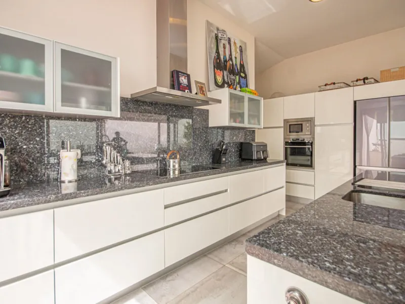Spacious Family Villa with Panoramic Views in La Mairena