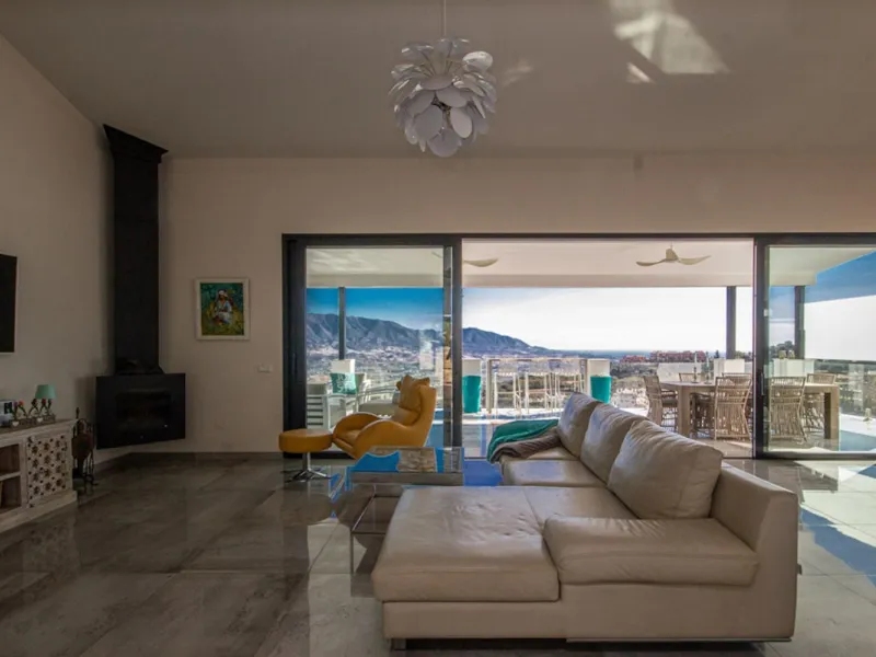 Spacious Family Villa with Panoramic Views in La Mairena
