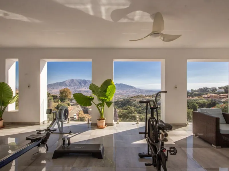Spacious Family Villa with Panoramic Views in La Mairena