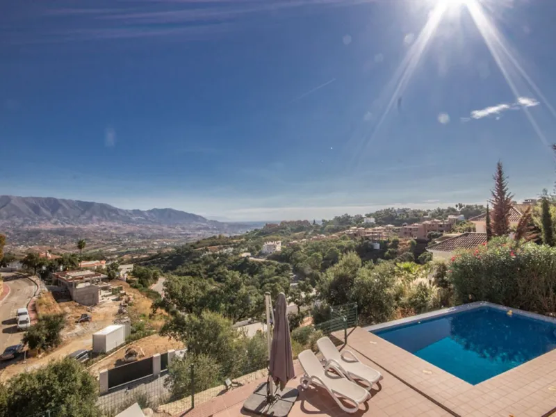 Spacious Family Villa with Panoramic Views in La Mairena