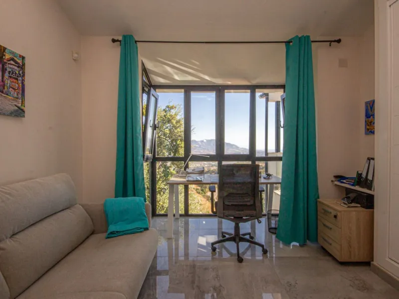 Spacious Family Villa with Panoramic Views in La Mairena