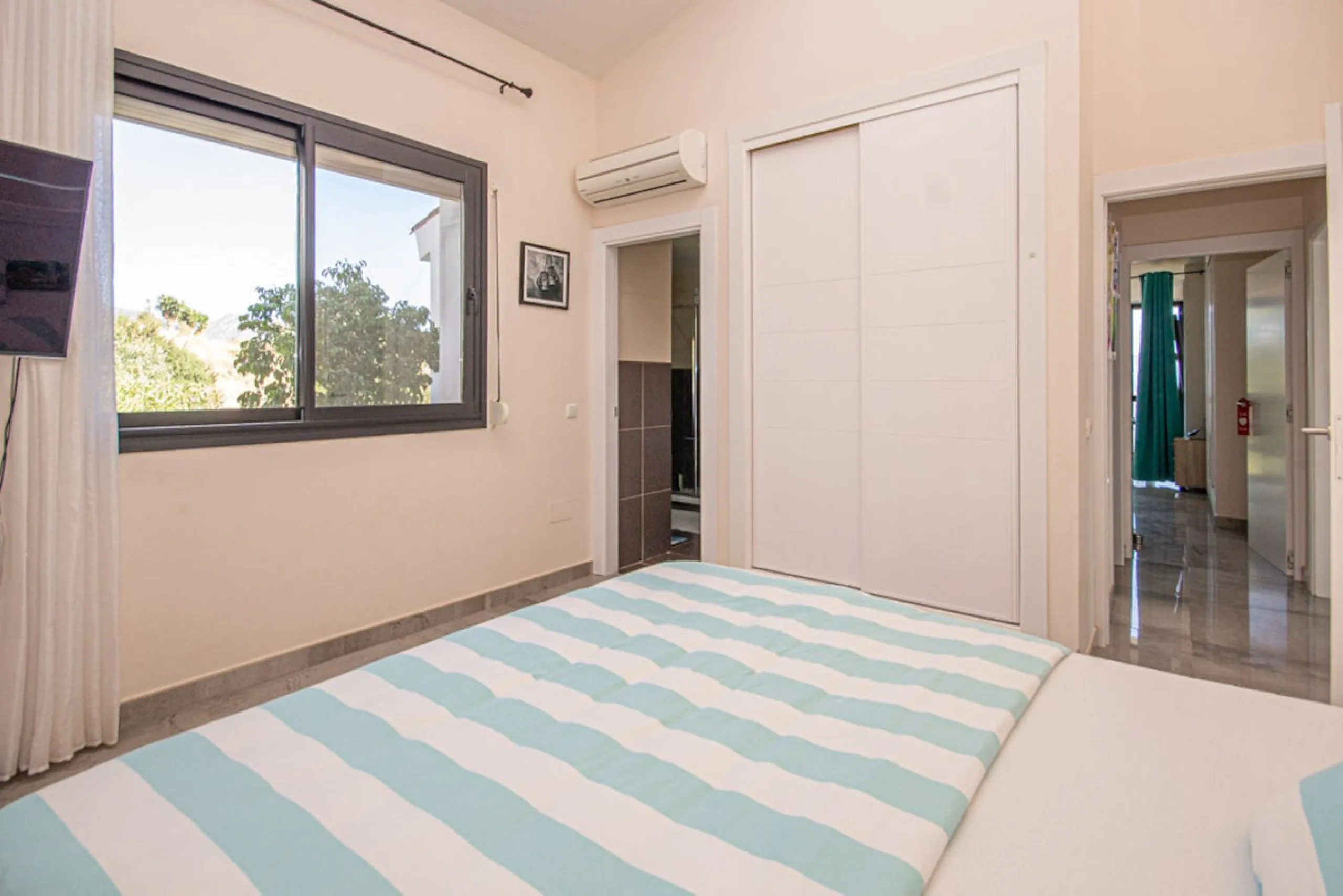 Spacious Family Villa with Panoramic Views in La Mairena