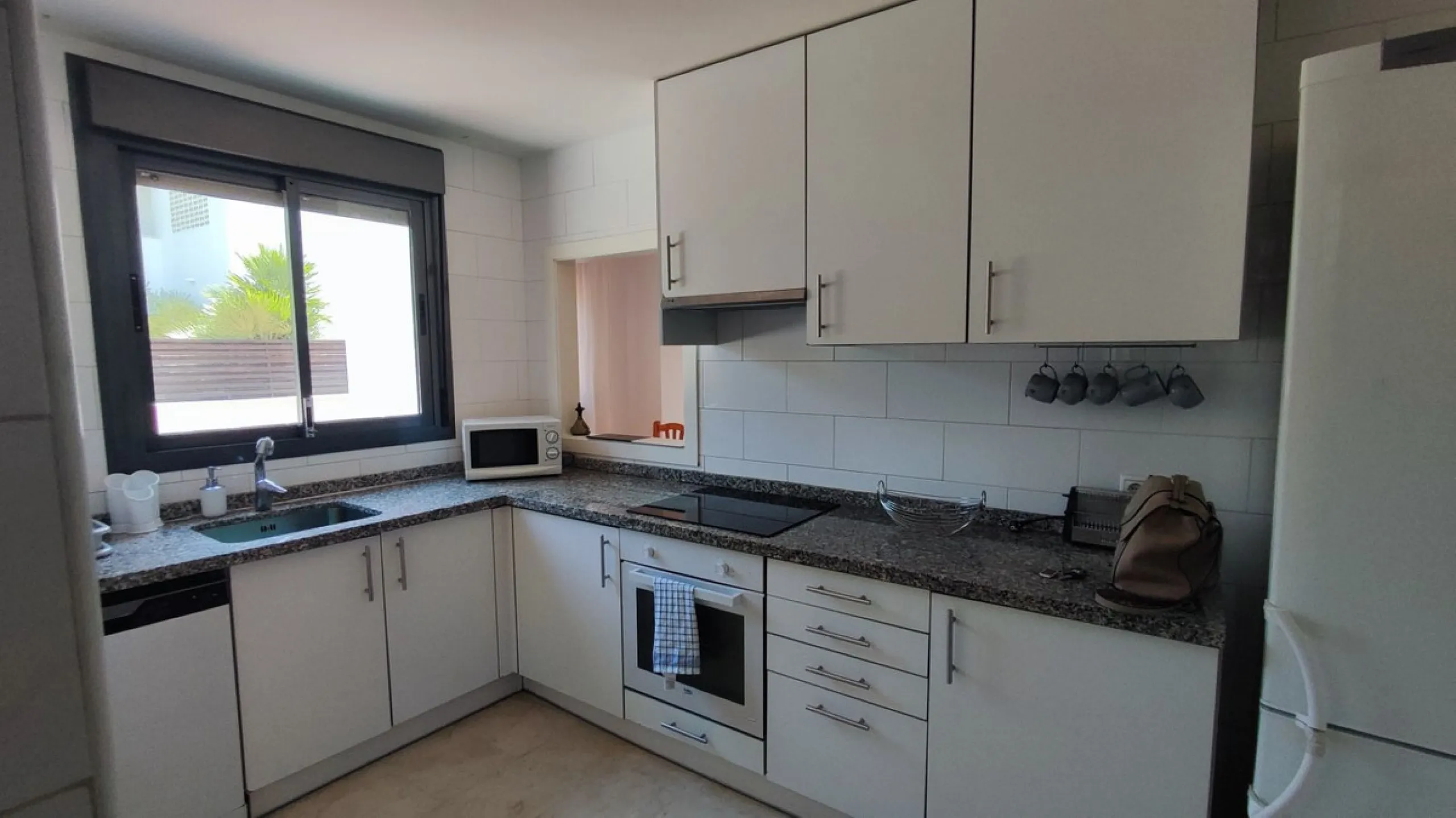 Apartment - Ground Floor Apartment в продаже в Manilva, Málaga. В доме 3 спален и 2 ванных комнат. Площадь дома 150 м²