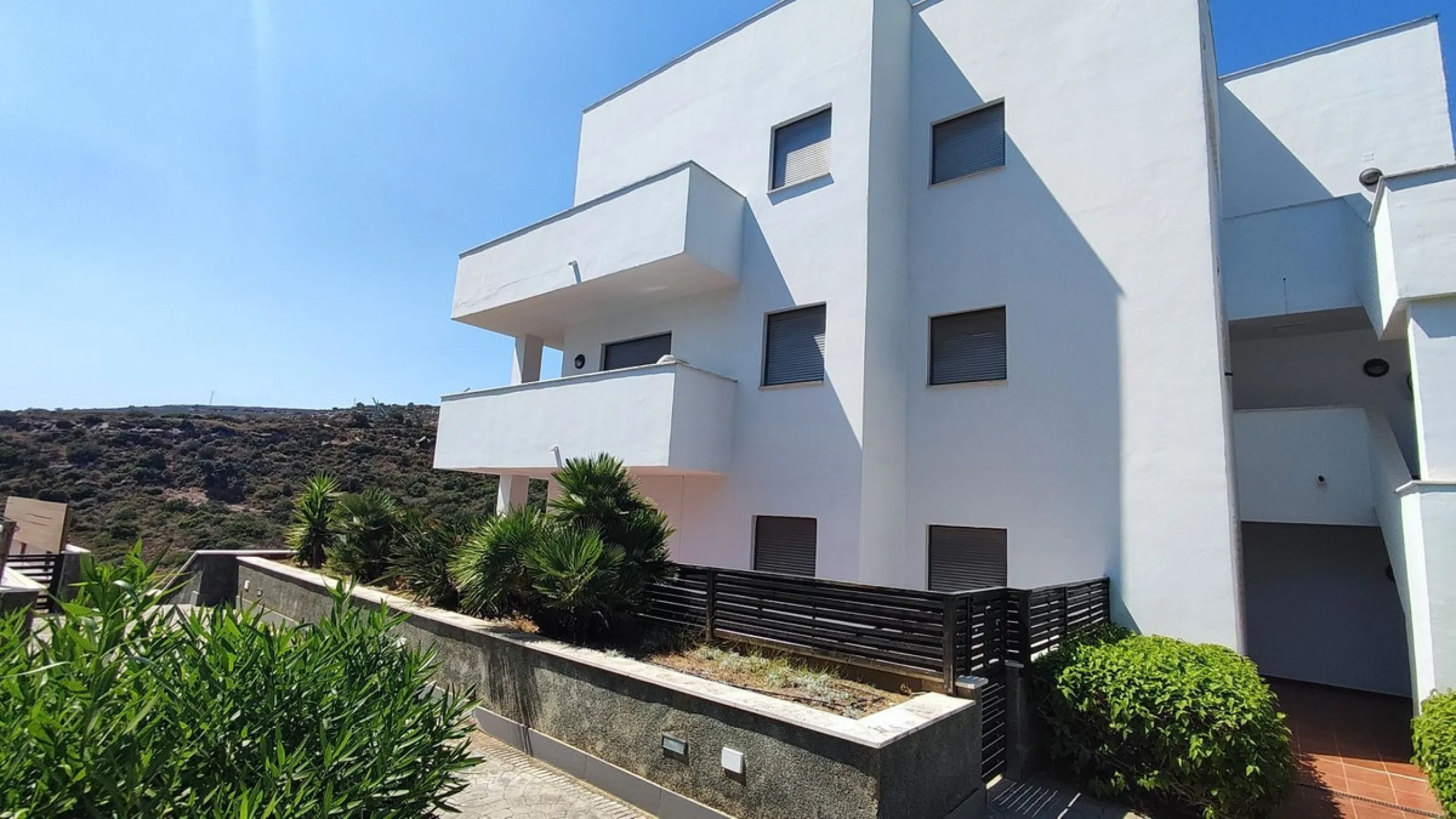 Apartment - Ground Floor Apartment в продаже в Manilva, Málaga. В доме 3 спален и 2 ванных комнат. Площадь дома 150 м²