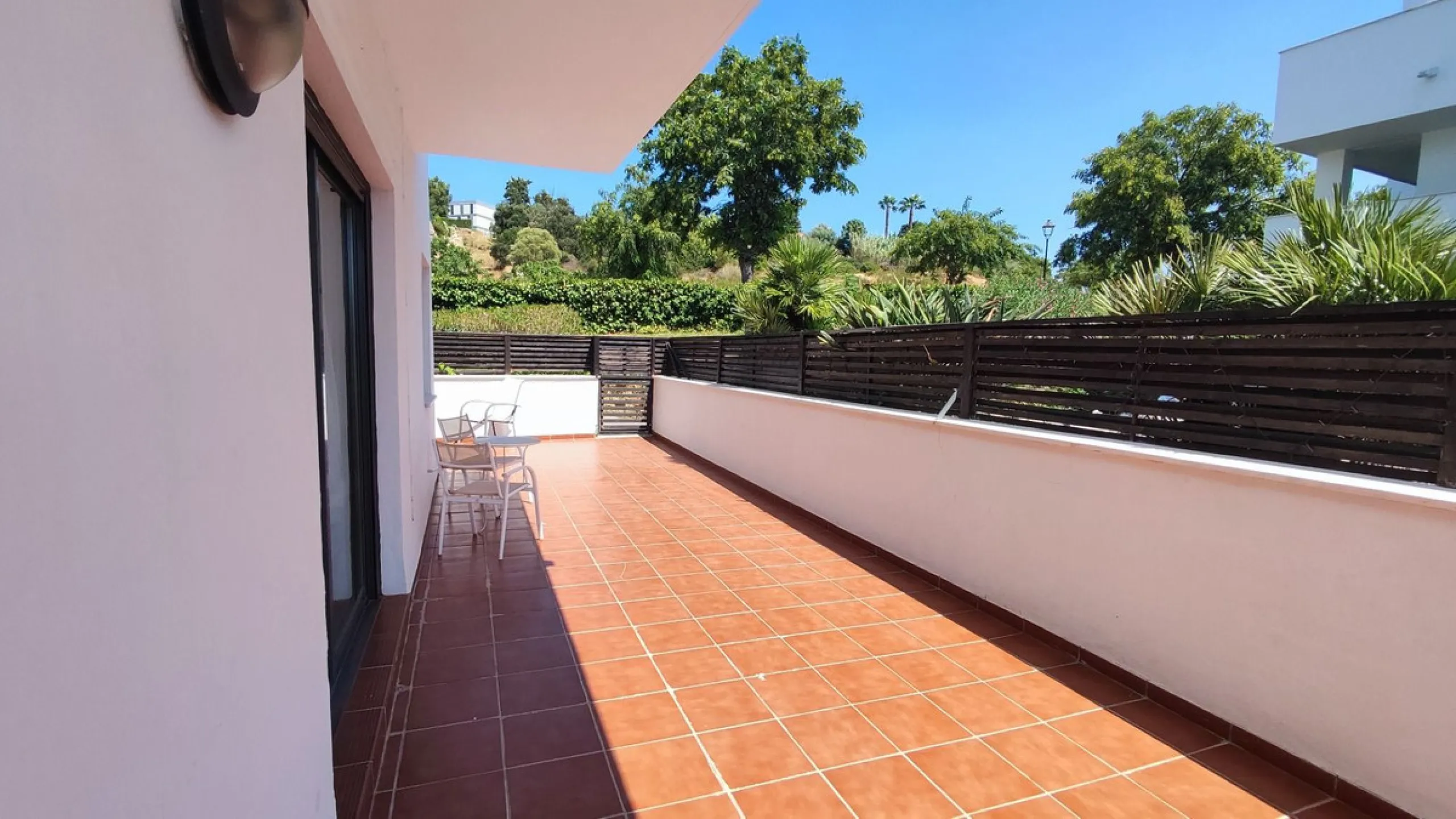 Apartment - Ground Floor Apartment в продаже в Manilva, Málaga. В доме 3 спален и 2 ванных комнат. Площадь дома 150 м²