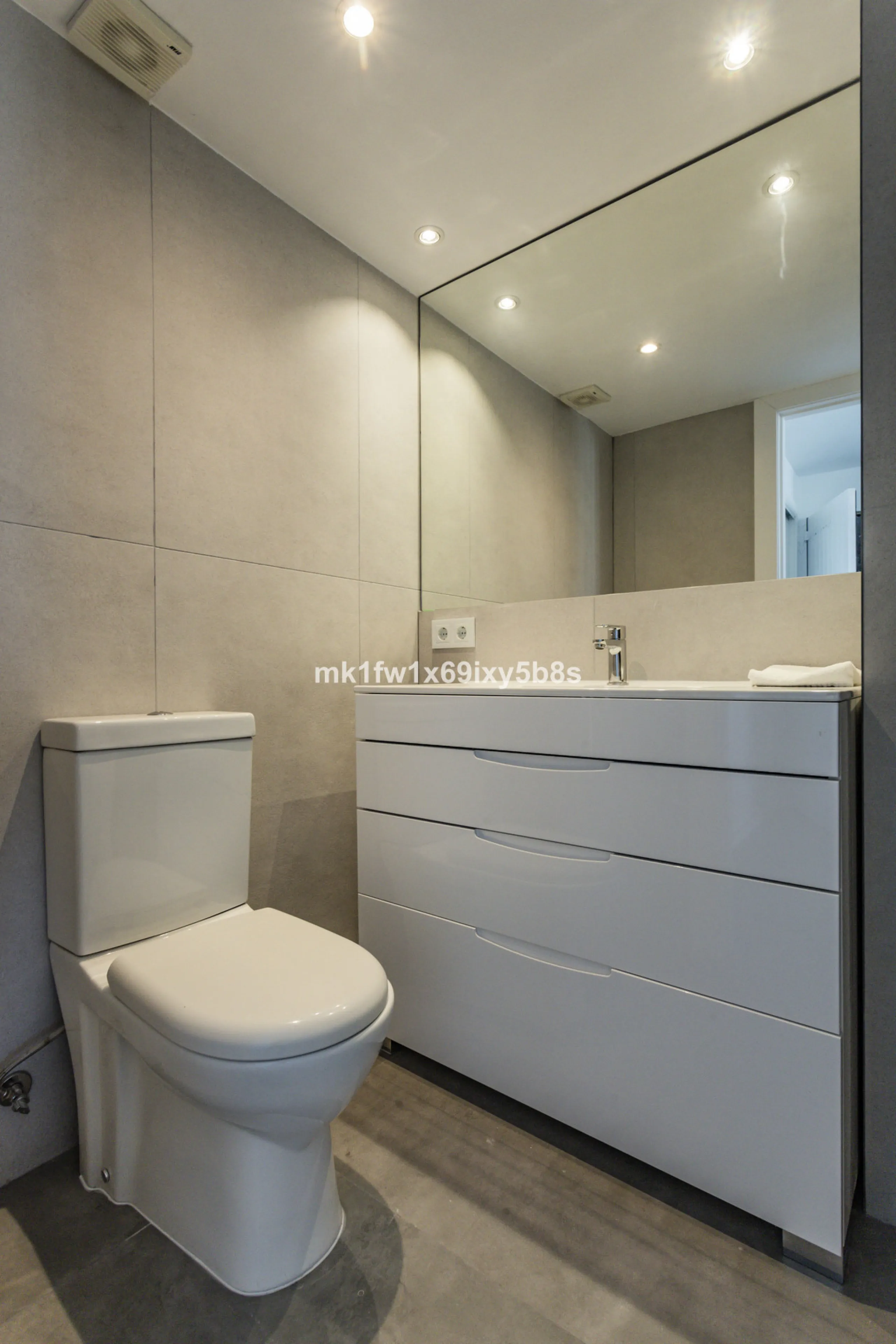 This beautifully renovated two-bedroom apartment is situated in the iconic Torre de Río Real, one of Marbella's most renowned buildings. Located in the exclusive Río Real residential area in Eastern Marbella, it's just a 5-minute drive from Marbella's cit
