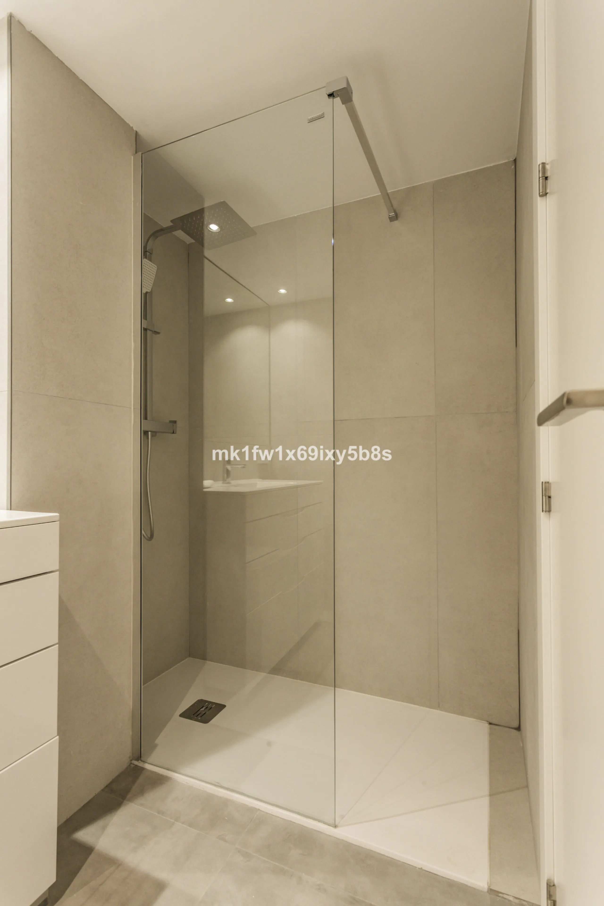This beautifully renovated two-bedroom apartment is situated in the iconic Torre de Río Real, one of Marbella's most renowned buildings. Located in the exclusive Río Real residential area in Eastern Marbella, it's just a 5-minute drive from Marbella's cit