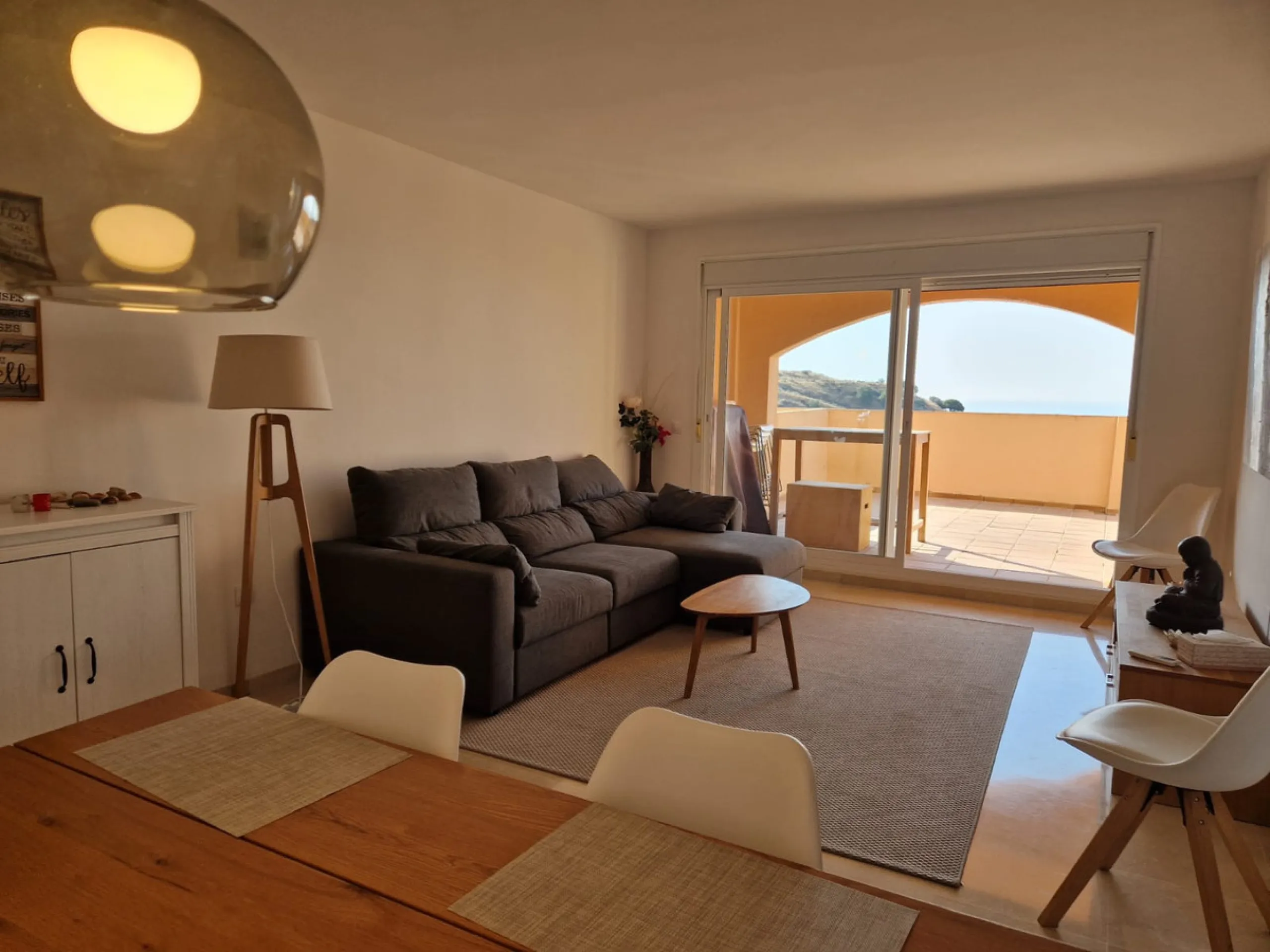 Apartment - Middle Floor Apartment в продаже в Mijas, Málaga. В доме 2 спален и 2 ванных комнат. Площадь дома 108 м²