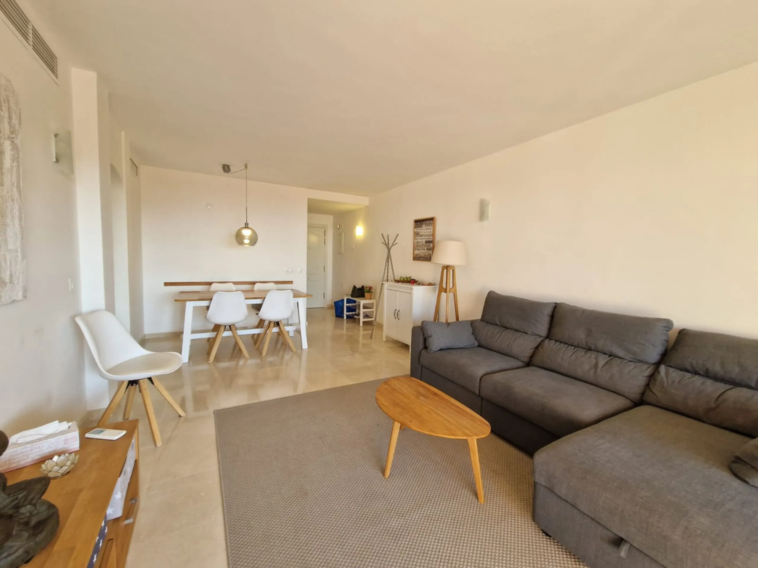 Apartment - Middle Floor Apartment в продаже в Mijas, Málaga. В доме 2 спален и 2 ванных комнат. Площадь дома 108 м²