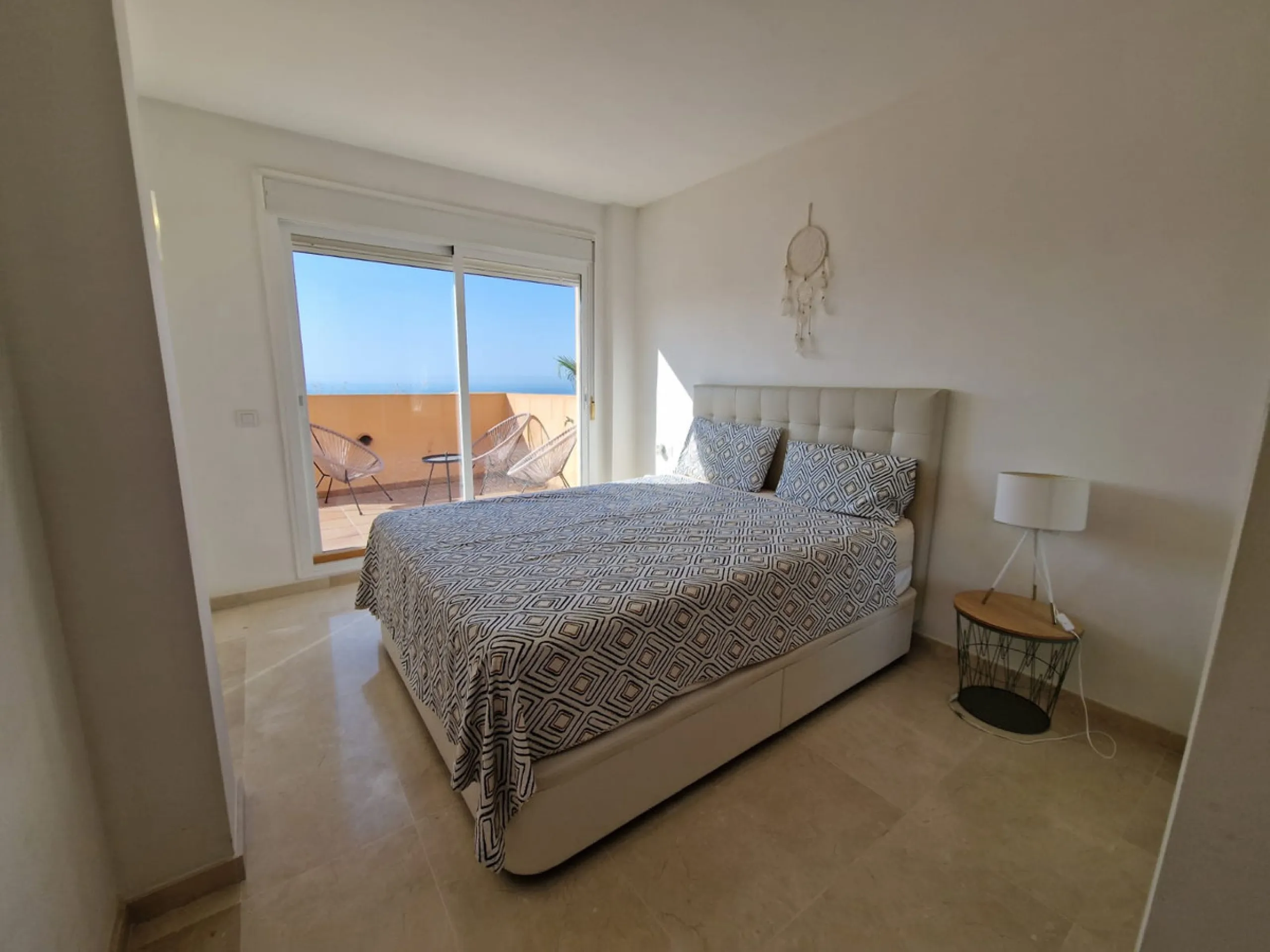 Apartment - Middle Floor Apartment в продаже в Mijas, Málaga. В доме 2 спален и 2 ванных комнат. Площадь дома 108 м²