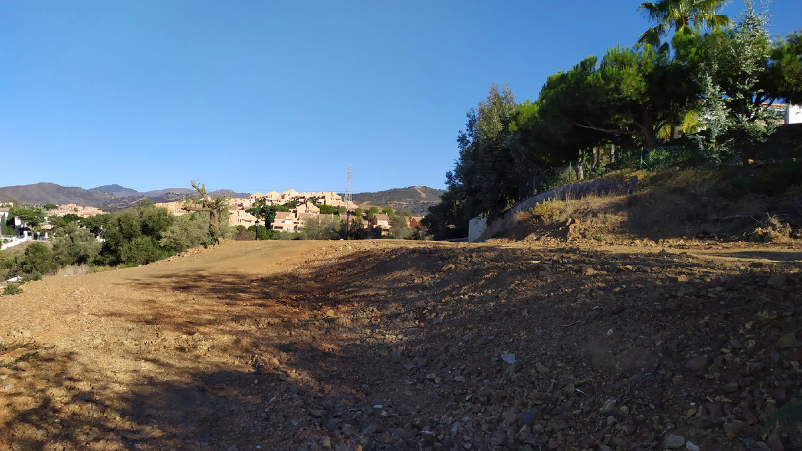 Plot - Land в продаже в Marbella, Málaga. Площадь участка 1497 м²