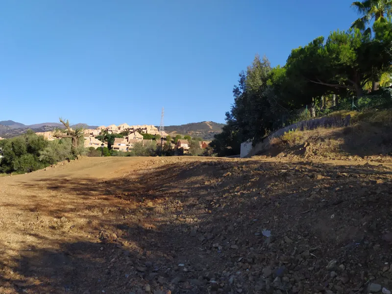 Plot - Land в продаже в Marbella, Málaga. Площадь участка 1497 м²