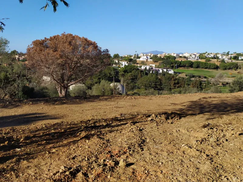 Plot - Land в продаже в Marbella, Málaga. Площадь участка 1497 м²