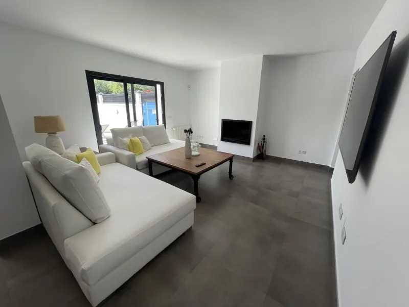 House - Detached Villa в продаже в Marbella, Málaga. В доме 3 спален и 3 ванных комнат. Площадь дома 195 м². Площадь участка 420 м²