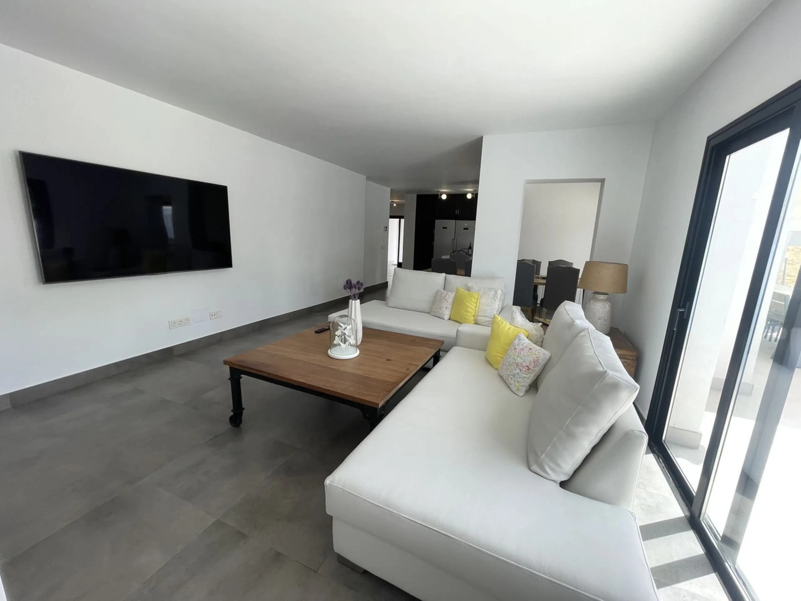 House - Detached Villa в продаже в Marbella, Málaga. В доме 3 спален и 3 ванных комнат. Площадь дома 195 м². Площадь участка 420 м²