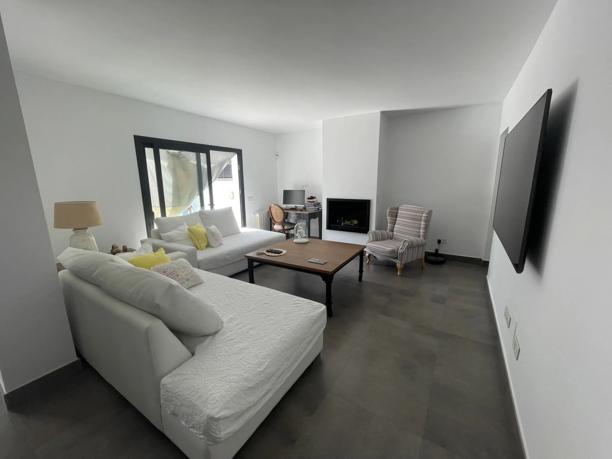 House - Detached Villa в продаже в Marbella, Málaga. В доме 3 спален и 3 ванных комнат. Площадь дома 195 м². Площадь участка 420 м²