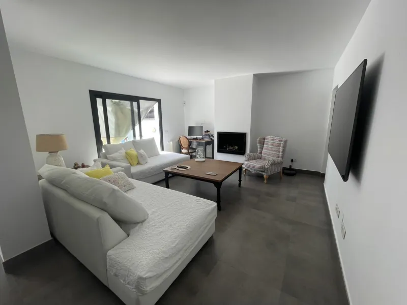 House - Detached Villa в продаже в Marbella, Málaga. В доме 3 спален и 3 ванных комнат. Площадь дома 195 м². Площадь участка 420 м²