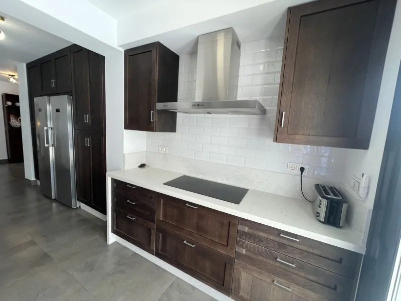 House - Detached Villa в продаже в Marbella, Málaga. В доме 3 спален и 3 ванных комнат. Площадь дома 195 м². Площадь участка 420 м²